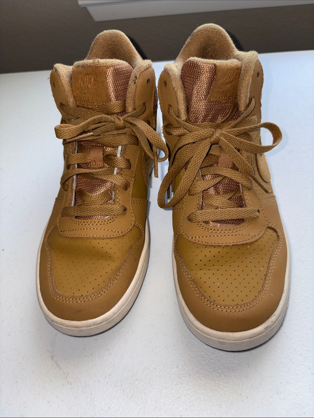 Nike Court Borough Midi sneaker, Size 5 1/2 Y